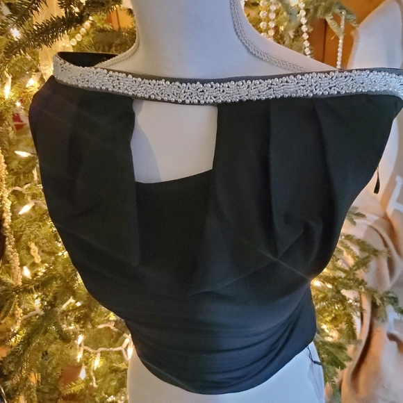 New Showpo Revolve HALTER pearl NECKLINE Keyhole TOP IN BLACK sz XS ruched - Picture 5 of 13